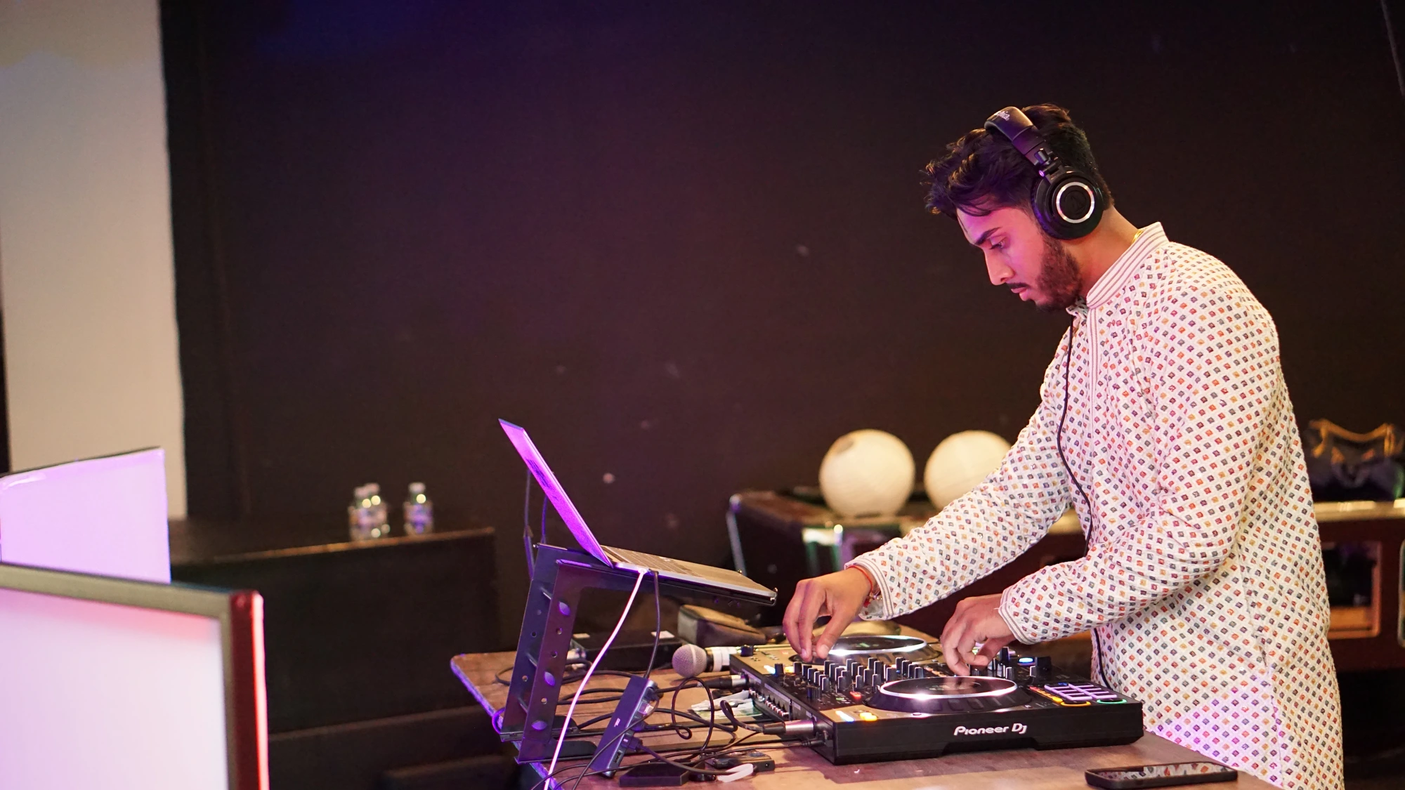 Dream Entertainment DJs mixing live